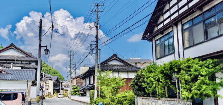 実家じまいで仏壇の取り扱いに悩む方多数!仏具や遺灰の正しい処分方法