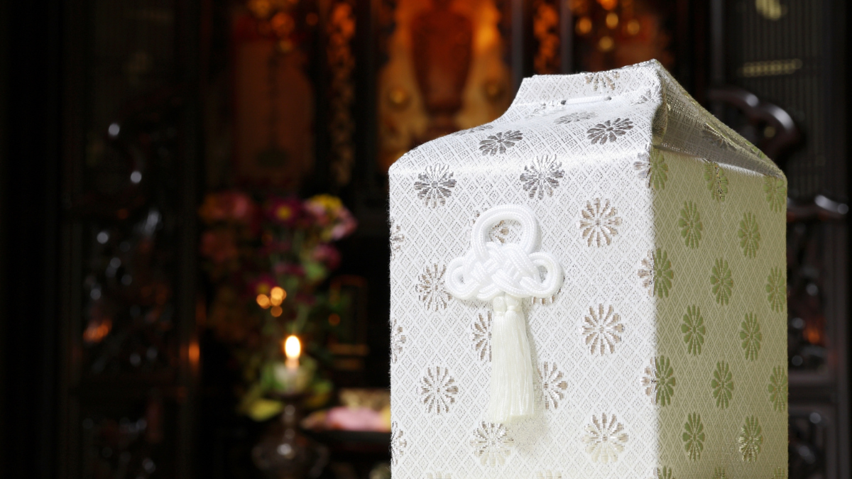 骨壷内の遺骨を自分で再び分骨しても大丈夫?