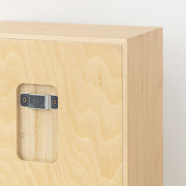 壁掛け可能です(石膏ボード):背板の裏面には壁に掛けられるための加工が施してあります。フックと石膏ボード専用ハンパーピンもセットになっています。