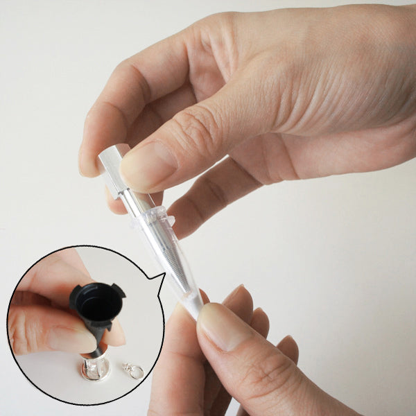 ご遺骨を粉骨出来る器具付き:アッシュメーカーという、少量のご遺骨をご自分で粉骨出来る器具が付属しています。ご遺骨を納める前に粉骨化して下さい。