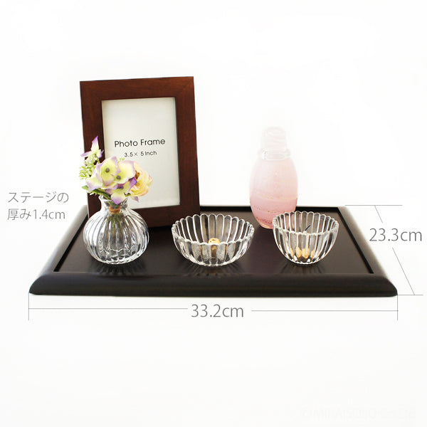 :ステージタイプのお仏壇は開放的で、生活に溶け込みやすいお洒落なデザインです。