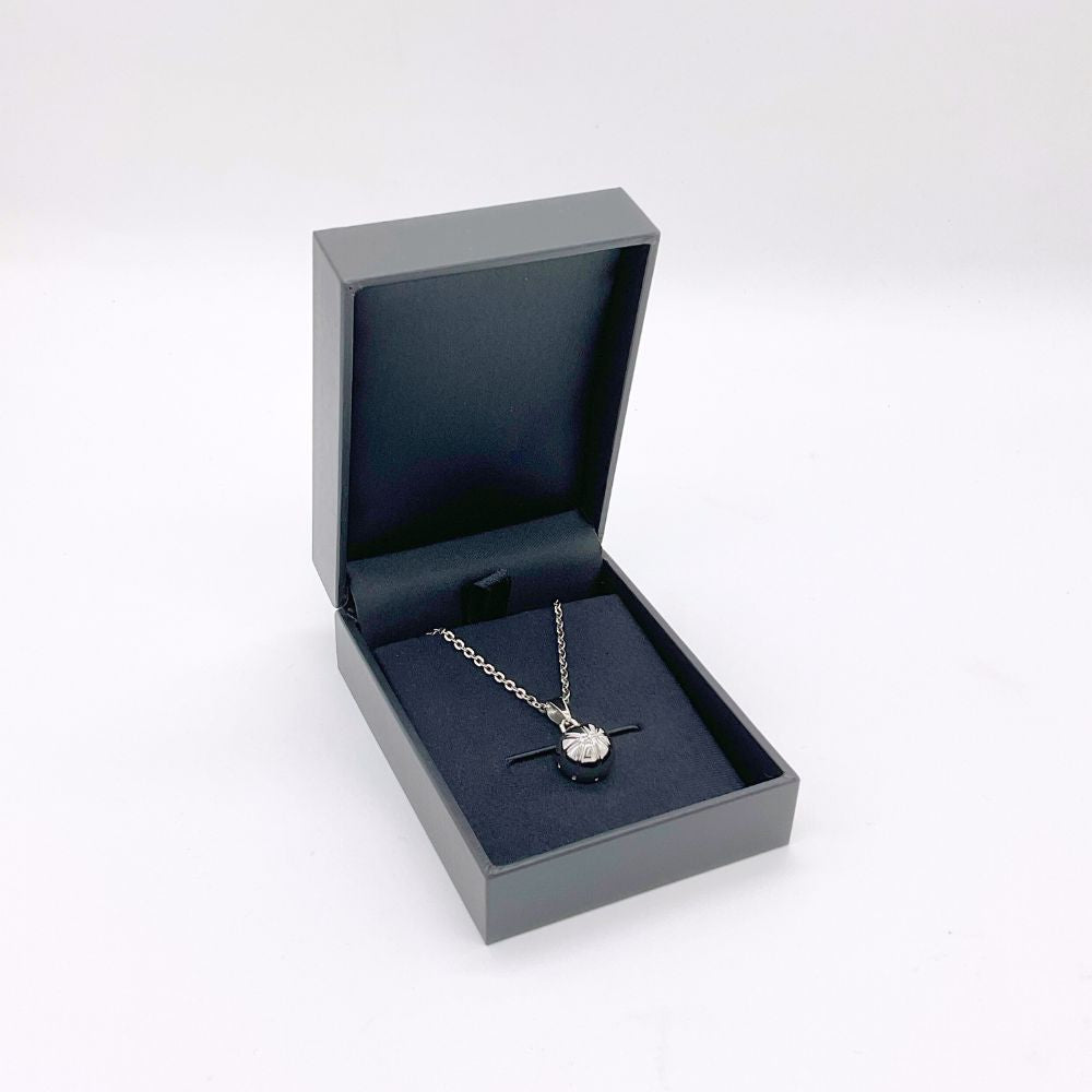 着用していない間は、ケースにいれて大切に保管しておくことができます。