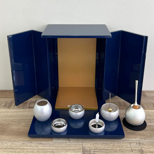 位牌が入るミニ仏壇|祈りの小箱・瑠璃 厨子タイプ大 (厨子と飾り台・ミニミニ仏具・チェリンのセット) (日本製・漆仕上げ)