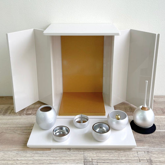 位牌が入るミニ仏壇|祈りの小箱・卯の花 厨子タイプ大 (厨子と飾り台・ミニミニ仏具・チェリンのセット) (日本製・漆仕上げ)