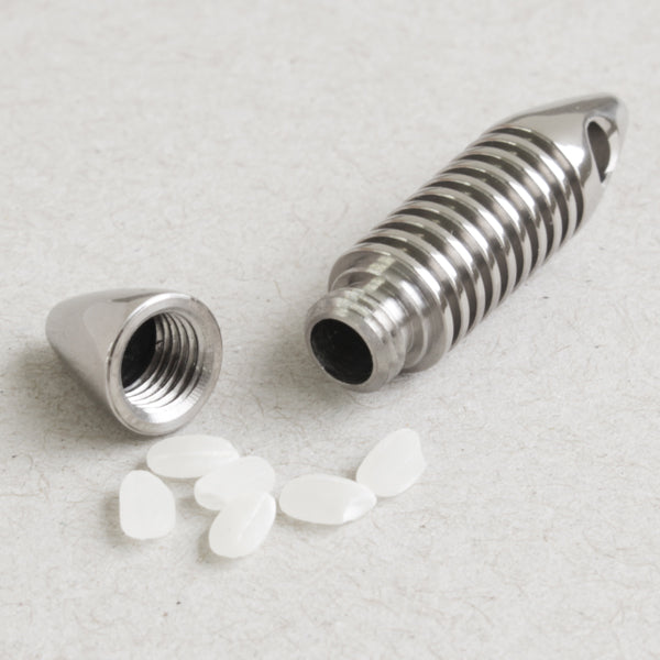 米粒サイズの遺骨が約6粒入ります。