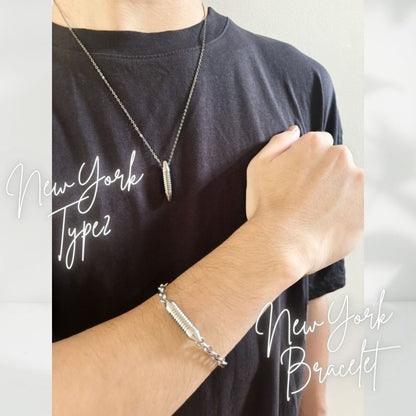 男性着用イメージ:ニューヨーク2とブレスレットの着用画像です