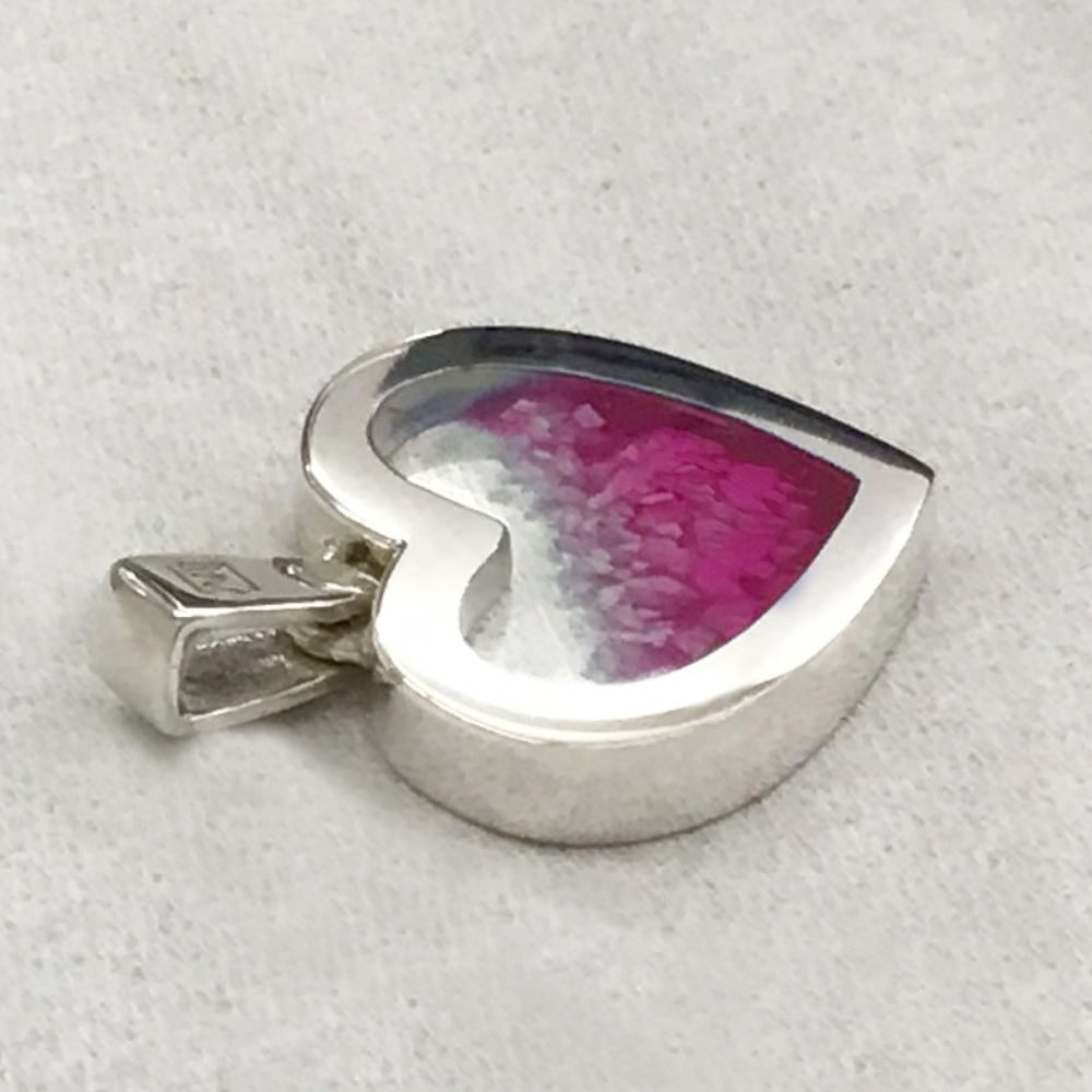 (作成イメージ:ワインレッド) 樹脂の中の遺骨の大きさや形は、送られてきた遺骨の状態により変わります。一つとして同じものはございません。