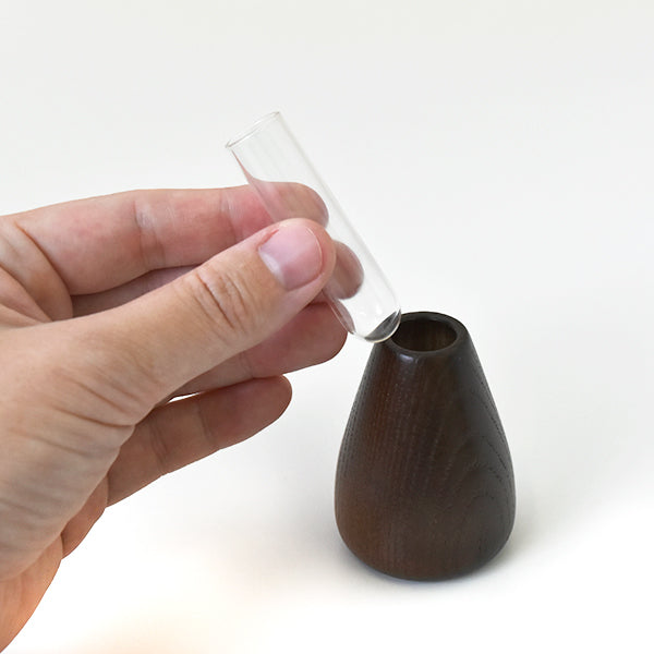 花立(直径4.5×高さ6cm) 水をいれてお花を飾っても、スティックを使ってアロマディフューザーとしてもつかえます。