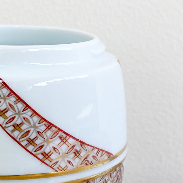 蓋はしっかり閉められます:蓋と本体に特殊な突起をつけました。蓋を閉める時ひとひねりしてください。噛み合わさりしっかりと最後まで閉められます。
