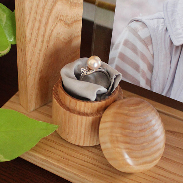 メモリアルケース(直径4.5×高さ4.5cm) 結婚指輪など、大切なものをしまっておけます。(写真の色合いはナチュラルです)