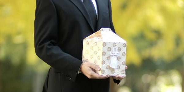 不要になった骨壷の処分はどうすればいい？
