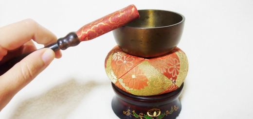 【税理士監修】金のおりんは相続税がかかる？注目されている供養品「カロートペンダント」も紹介