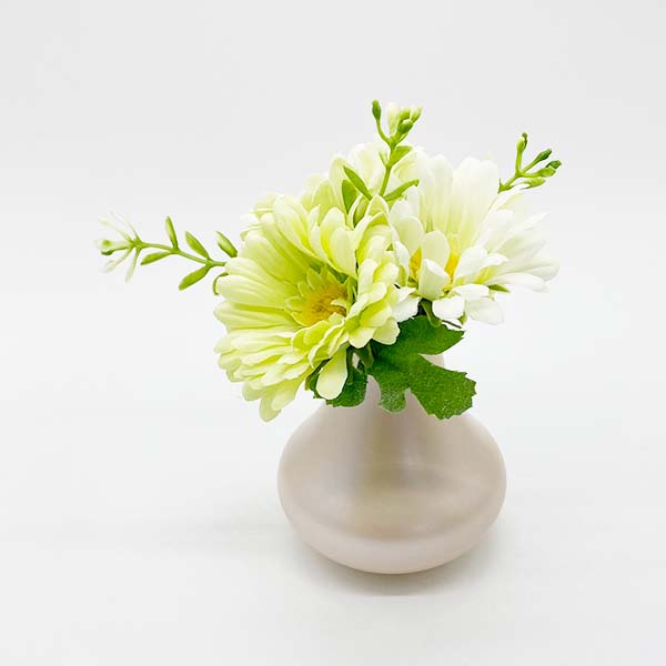 仏具を初めて揃えるという方に人気のおしゃれな花立です。：