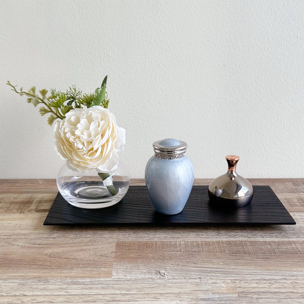 【使用例】別売りの、飾り台ブラウン、てのりんシルバーとあわせて（花瓶・花は非売品）
