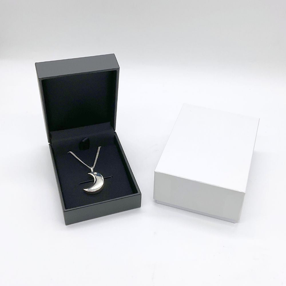 ケースがついているので、着用しないときは大切にしまっておけます。