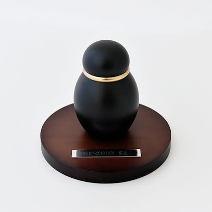 刻印できる円形ステージ(別売)：円形ステージのプレートへお名前など刻印可能。(20文字程度・備考欄へご希望の文字をご入力ください/納期2日)