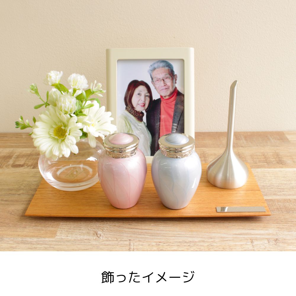 分骨に最適なミニ骨壷。和室、洋室、どんなインテリアにも馴染む、置く場所に困らないお洒落なデザインのミニ骨壷。