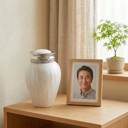 ミニ骨壷|パールブレッシング・ホワイトS(ミディアム3～4寸の中間相当)真鍮製【期間限定SALE】