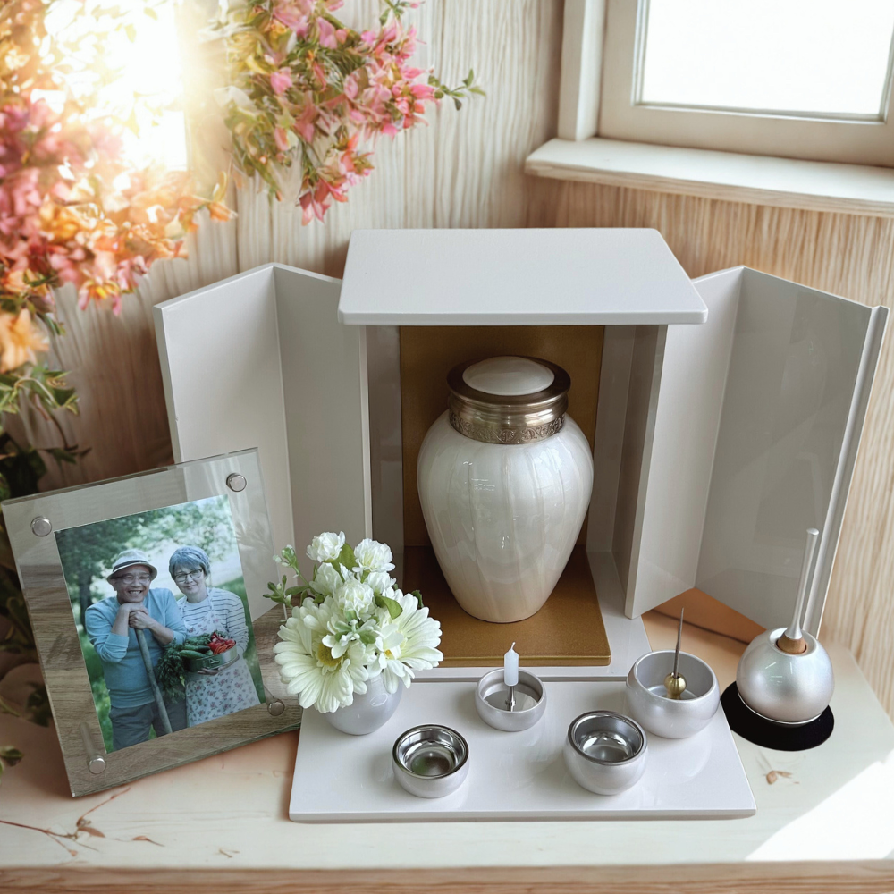 位牌が入るミニ仏壇・祈りの小箱大・卯の花（仏具とおりんセット）厨子タイプ・日本製・名入れ無料