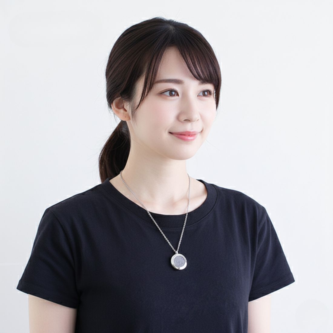 ラウンド　レース着用。
