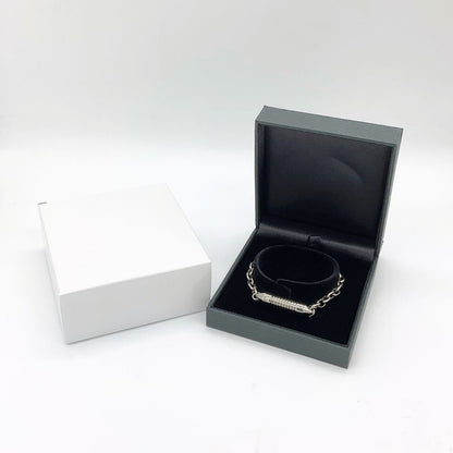 着用しない間は、ケースに入れて大切に保管しておくことができます。このままお仏壇や祈りのステージに飾っておくという方もいらっしゃいます。