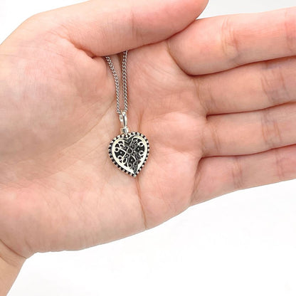 繊細で美しい模様。