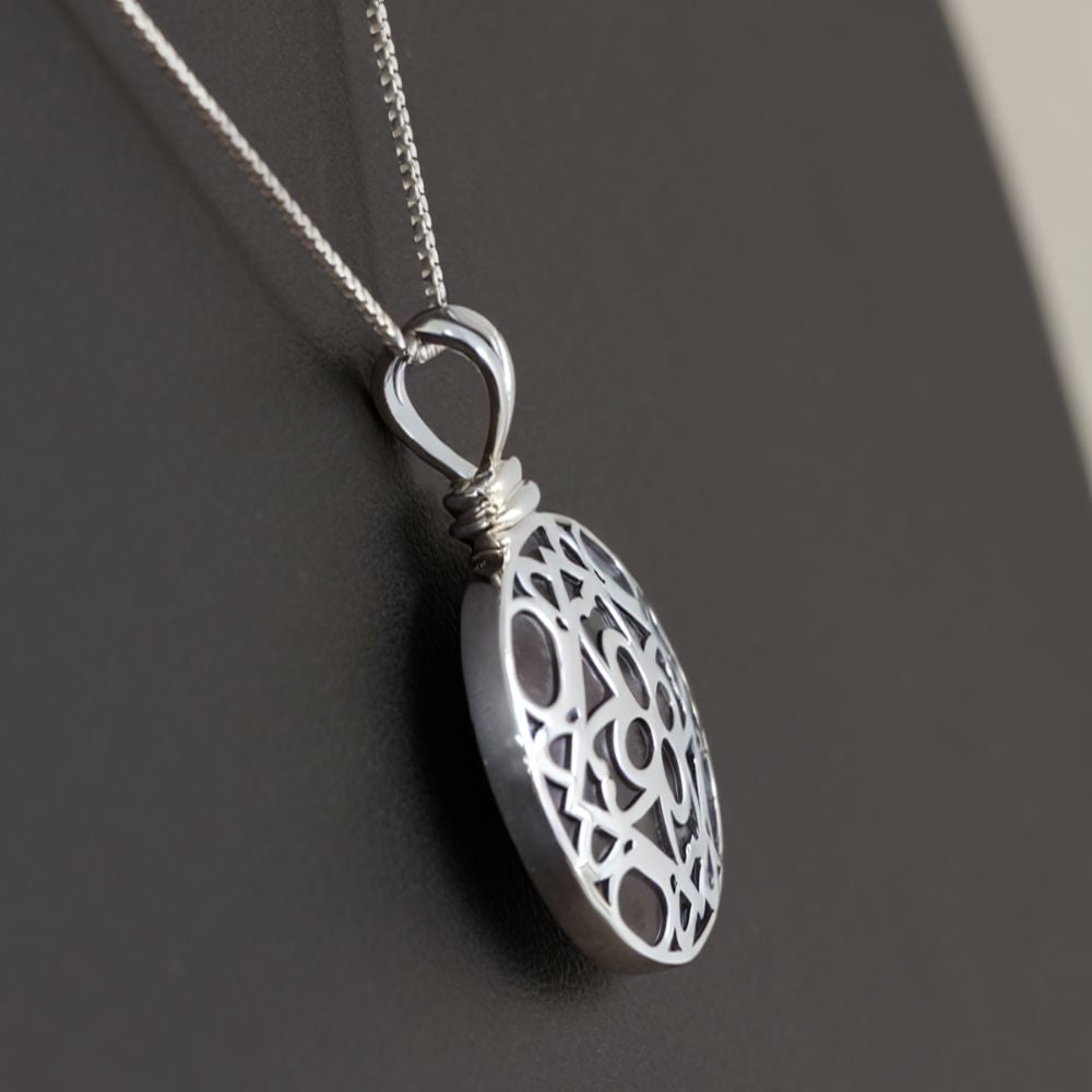 横から見た時のデザイン。