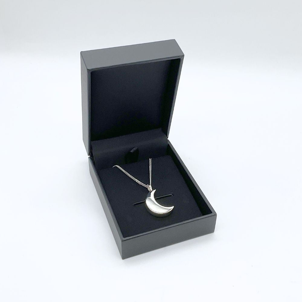 シルバーの暖かい輝きが寄り添ってくれます。