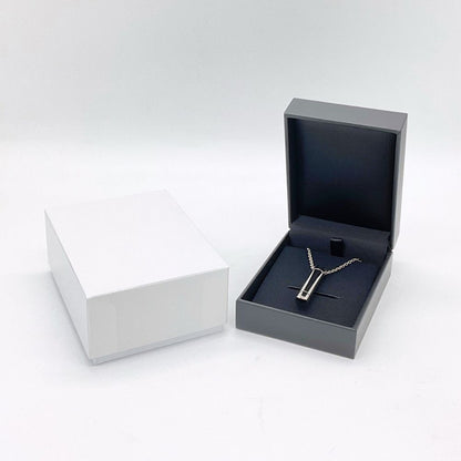 着用しない間は、ケースに入れて大切に保管しておくことができます。このままお仏壇や祈りのステージに飾っておくという方もいらっしゃいます。